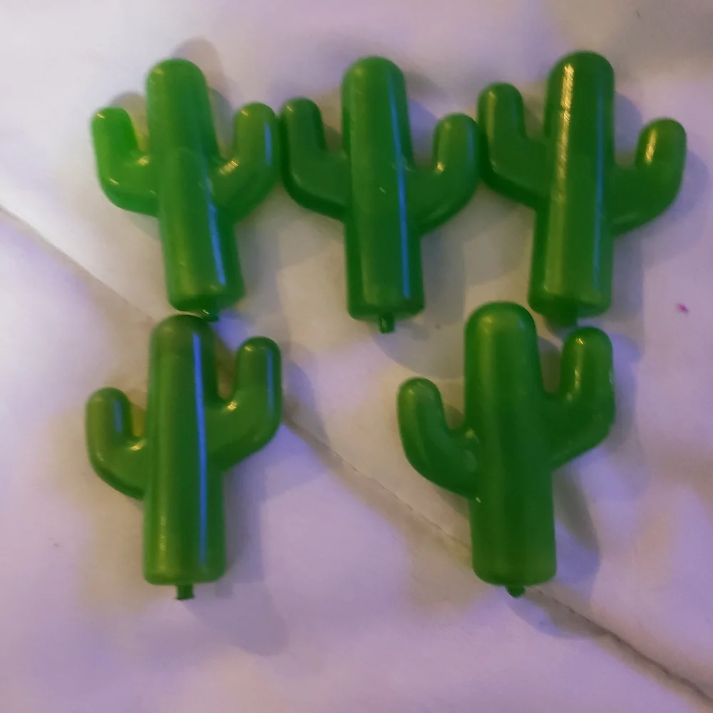 Free W/ Purchase 5 Pk Green Cactus Shaped Ice Cubes